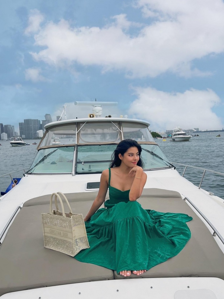 Ảnh sao 8/4: Thanh Mai thăm biệt thự 1.000 m2 của Giáng My - 9