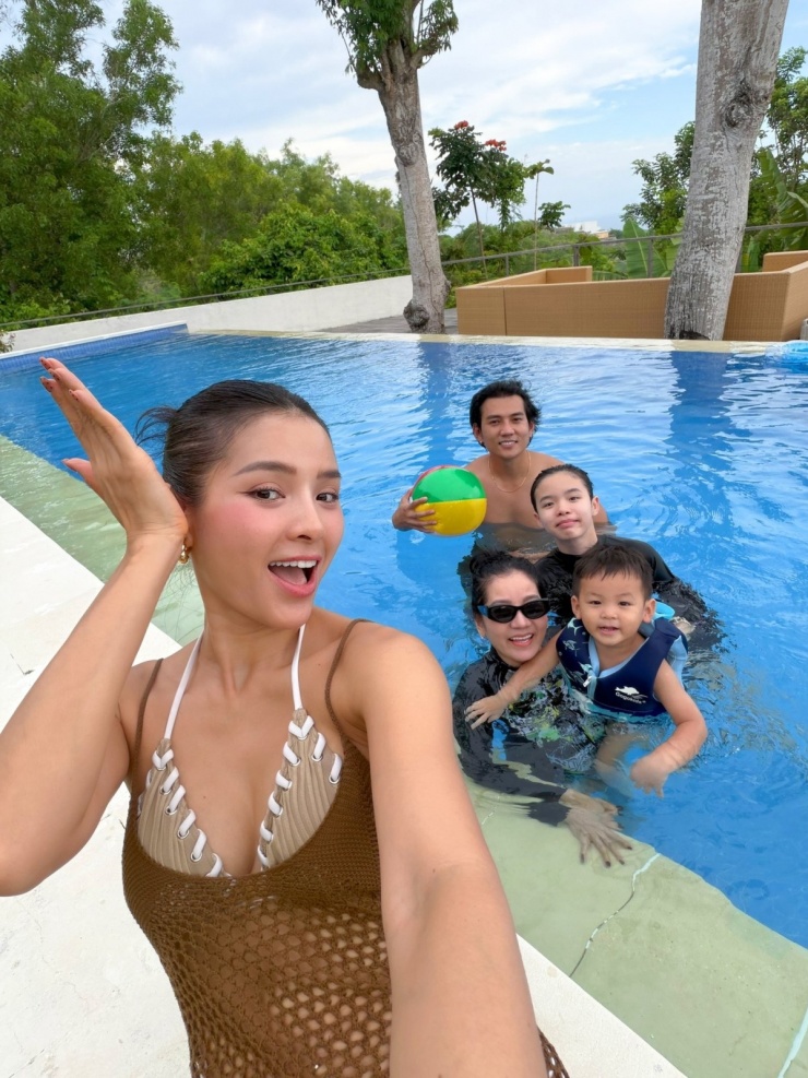 Ảnh sao 8/4: Thanh Mai thăm biệt thự 1.000 m2 của Giáng My - 8