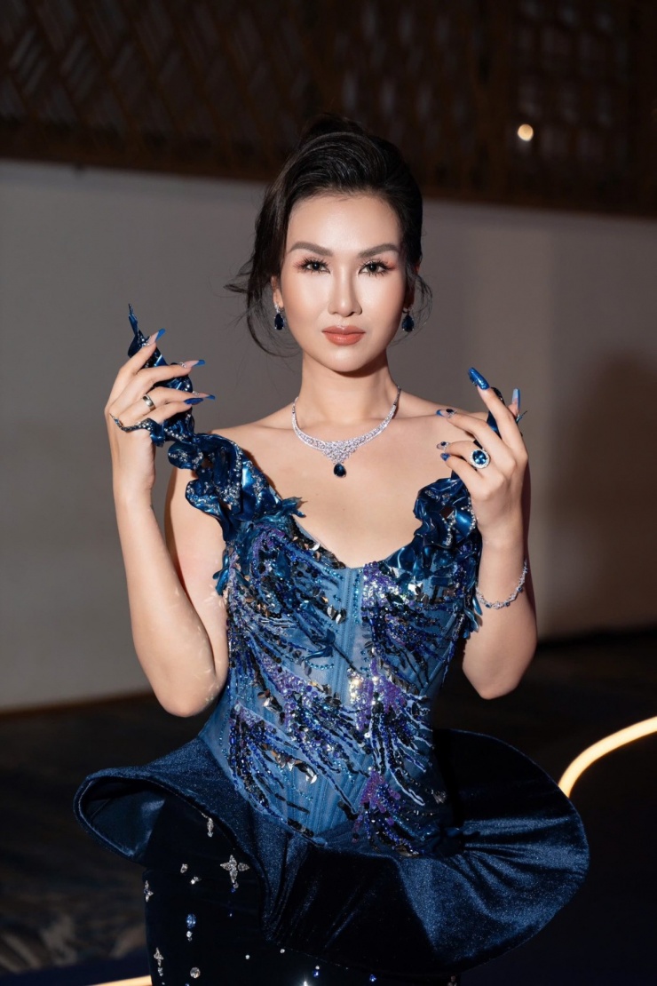 Ảnh sao 8/4: Thanh Mai thăm biệt thự 1.000 m2 của Giáng My - 11