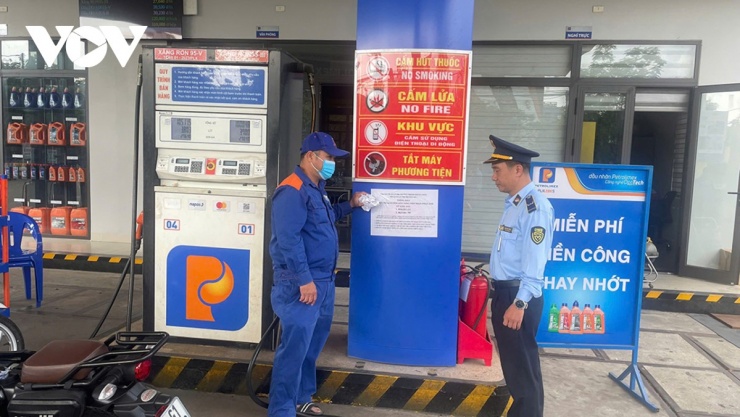 Giá xăng dầu hôm nay 8/4: Giá dầu thế giới giảm mạnh - 1