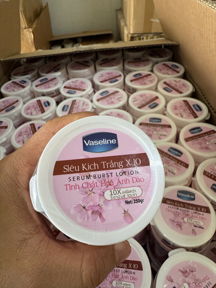 Một sản phẩm kem trộn được gắn mác hàng ngoại từ "công xưởng" của Lâm Thị Kim Nương. Ảnh: CA