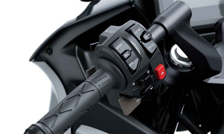 Kawasaki Z7 Hybrid 2026 giá từ 8.000 USD - 8