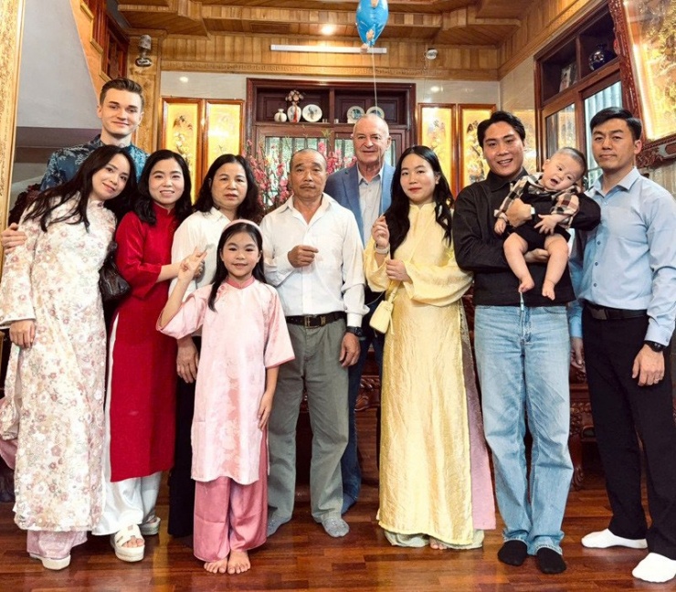 Bố chồng Hương xem nhà thông gia như gia đình của mình