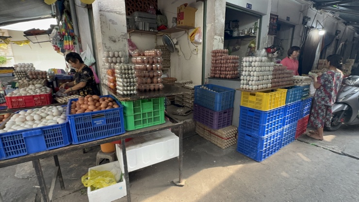 Mặt hàng trứng bán tại chợ truyền thống