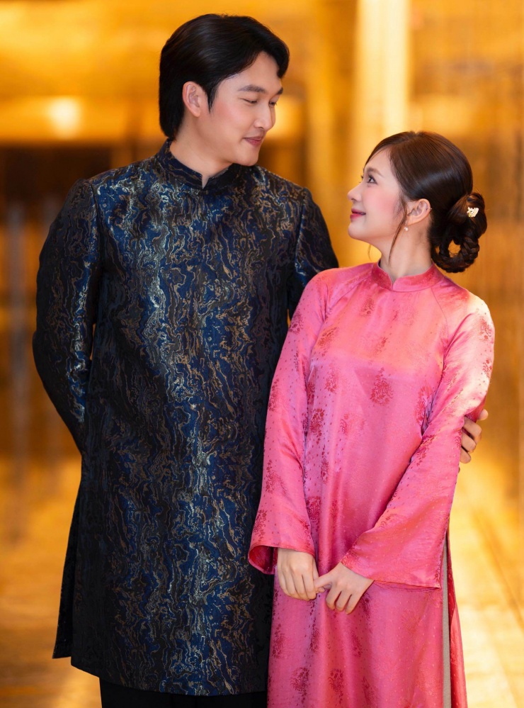 Đình Tú và Ngọc Huyền trong buổi họp báo phim "Ngược đường ngược nắng".