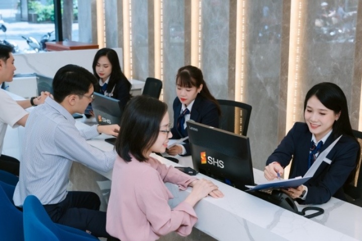 Nhân viên thu nợ ngân hàng không được chê ngoại hình, trí tuệ của khách