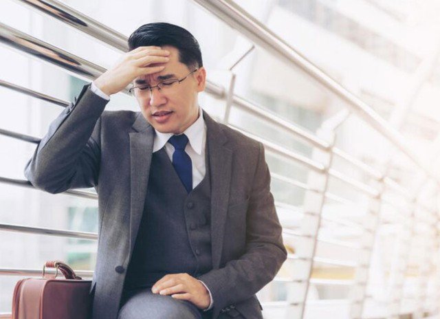 Có những người hễ gặp khó khăn là lập tức tìm lý do bên ngoài: do sếp khó, do môi trường không thuận lợi, do hoàn cảnh không cho phép… Ảnh minh họa