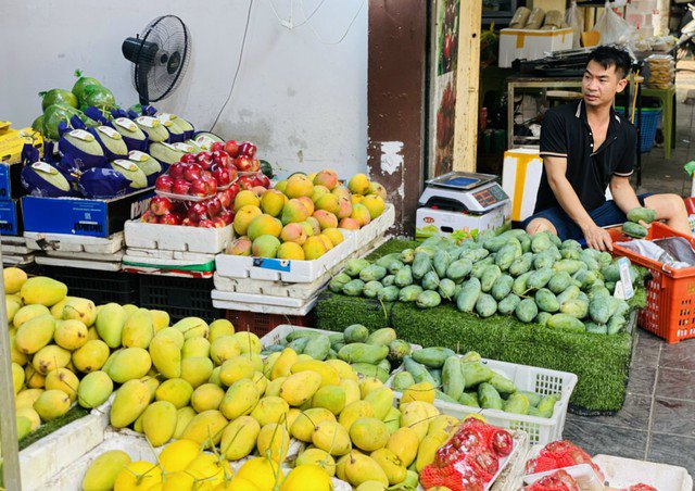 Xoài hạt lép đang là một trong số mặt hàng được nhiều người tiêu dùng quan tâm.