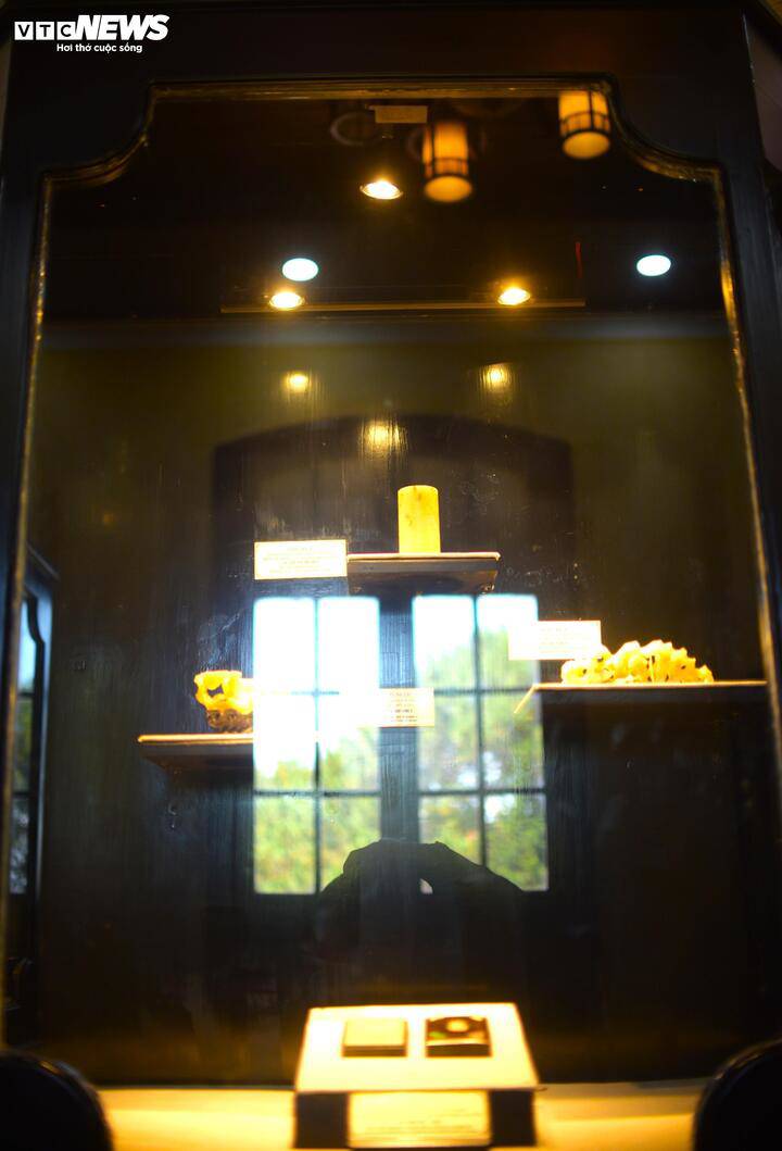 Hiện Bảo tàng tỉnh Lâm Đồng đang trưng bày công khai khoảng 40 hiện vật quý báu từ triều Nguyễn. Các hiện vật này được trưng bày trong phòng có hệ thống an ninh, cảnh báo tự động.