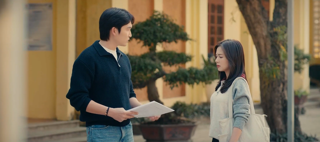 Sự xuất hiện của Đình Tú và Ngọc Huyền gây chú ý nhưng lại sớm gây tranh cãi bởi diễn xuất được cho là khá gượng gạo, chưa làm nổi bật của cặp đôi "oan gia ngõ hẹp". Ảnh VTV