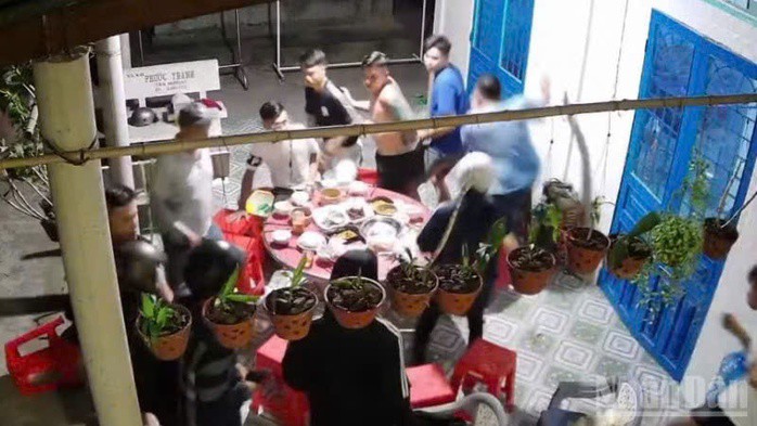 Hiện trường vụ việc. Ảnh cắt ra từ clip