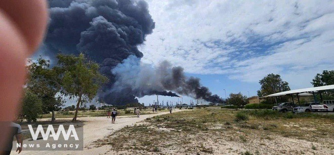 Vụ nổ được báo cáo tại nhà máy lọc dầu Lavan vào ngày 8-4-2026. Ảnh: WANA.