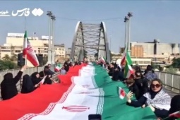 Người Iran lập 'hàng rào sống' phản đối Mỹ tấn công các địa điểm trọng yếu