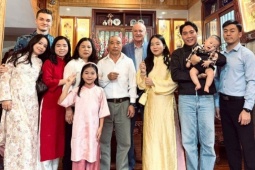 Con trai cưới vợ Việt 3 năm, ông bố Mỹ sang thăm thông gia 4 lần vì quý mến