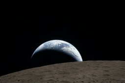 NASA công bố ảnh 'Trái Đất lặn' nhìn từ phía xa Mặt Trăng