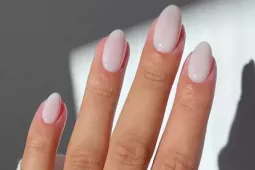 Những kiểu nail cổ điển, tinh tế dành cho các cô nàng thích để móng tay ngắn