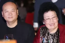 Vợ tỷ phú qua đời, 'Đường Tăng' Trì Trọng Thụy nhận bao nhiêu từ khối tài sản 6,8 tỷ USD?