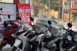 Thị trường xe máy xăng: Honda SH giảm giá mạnh, Yamaha cắt ưu đãi vì khan hàng