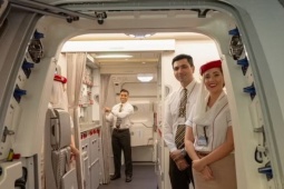 Bí mật sau việc cúi chào của tiếp viên ở cửa máy bay, nhiều người không biết