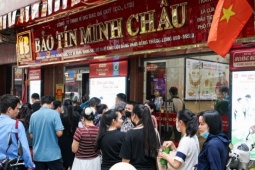 Khách ồ ạt bán vàng, cửa hàng không trả tiền ngay: Bảo Tín Minh Châu nói gì?