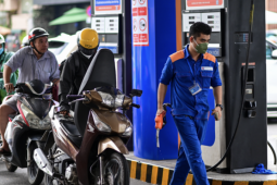 Bộ Công Thương thông tin rõ lý do giá xăng dầu giảm mạnh