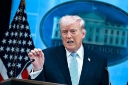 Ông Trump nói có thể nối lại tấn công Iran, 15 nước thảo luận về Hormuz