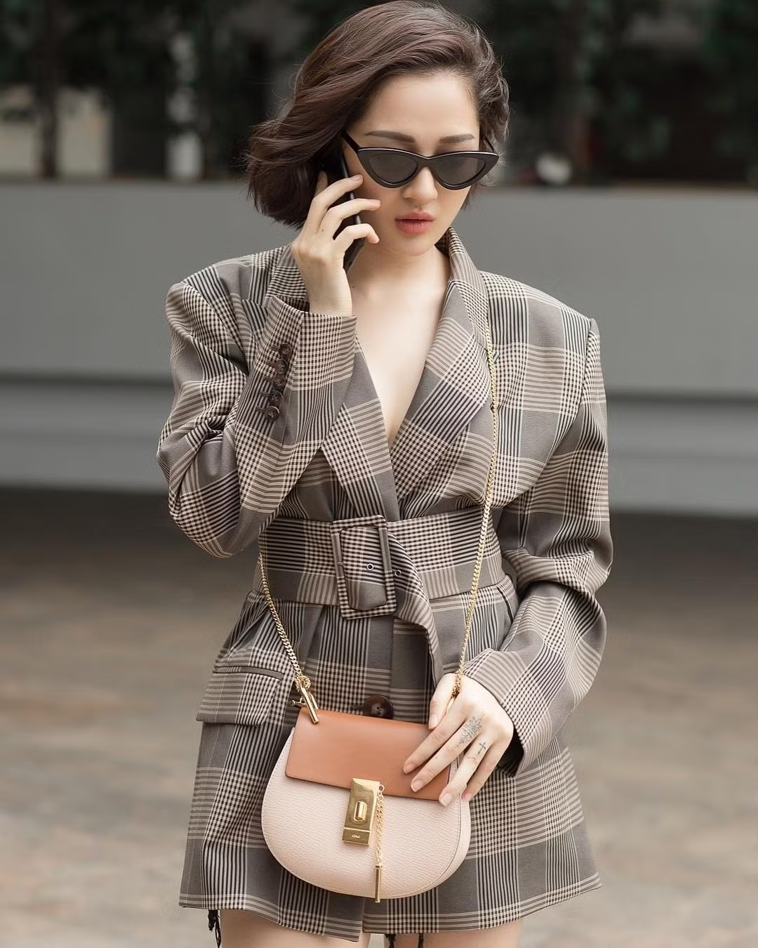 Nghệ sĩ Việt thanh lý tủ đồ.