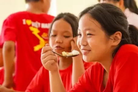 Thịt lợn bệnh vào bếp ăn bán trú: Hiệu trưởng lo thực phẩm bẩn trà trộn