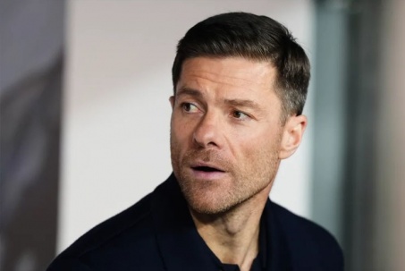 Alonso trở thành HLV hot nhất hè 2026, Liverpool và Man City tranh nhau