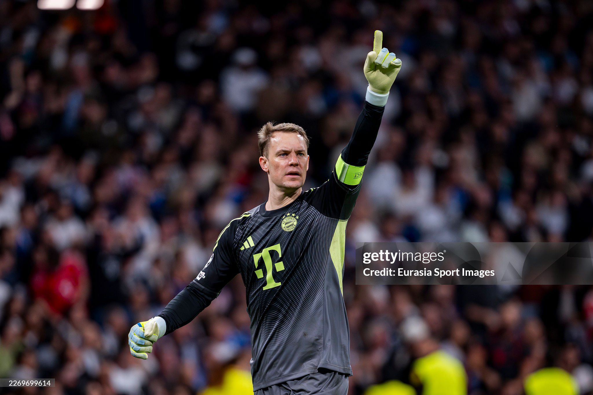 "Bảo đao bất lão" mang tên Manuel Neuer