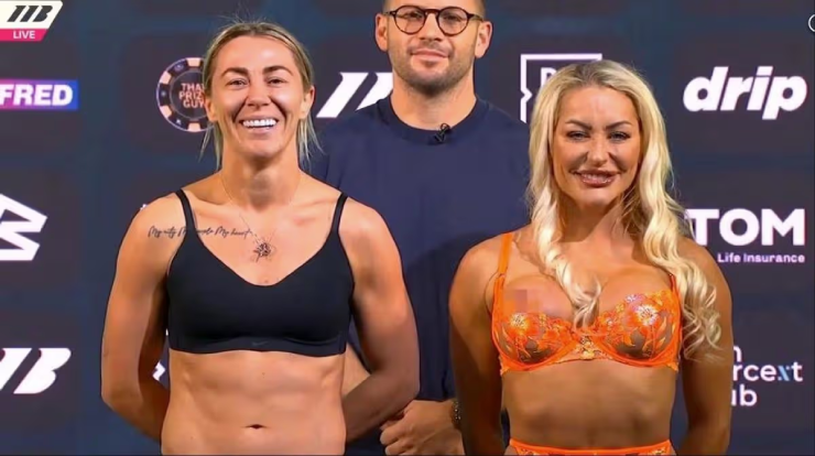 Cotton (bên phải) từng gặp sự cố "đỏ mặt" trước trận đấu