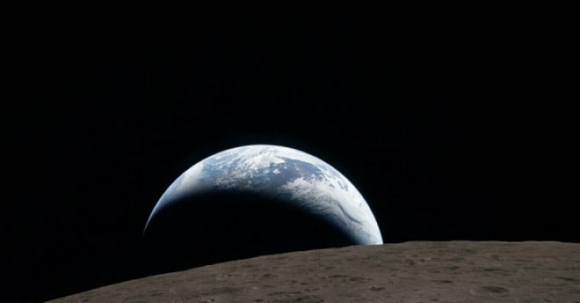 NASA công bố ảnh "Trái Đất lặn" nhìn từ phía xa Mặt Trăng