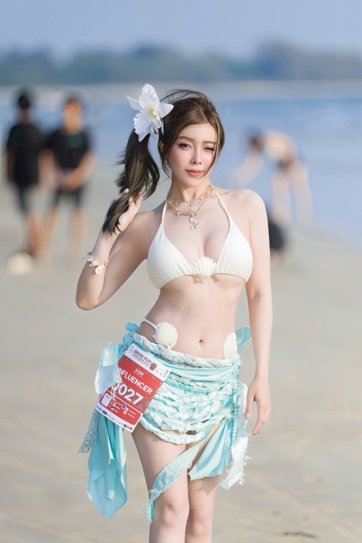 Dàn mỹ nhân mặc bikini khoe sắc, đua tài ở giải chạy bộ "có 1 không 2" - 13