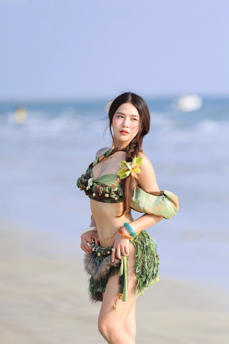 Dàn mỹ nhân mặc bikini khoe sắc, đua tài ở giải chạy bộ "có 1 không 2" - 5