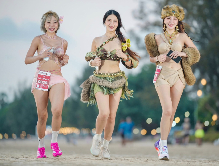 Dàn mỹ nhân mặc bikini khoe sắc, đua tài ở giải chạy bộ "có 1 không 2" - 12