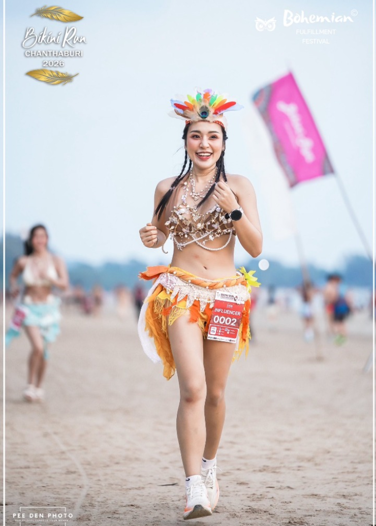 Dàn mỹ nhân mặc bikini khoe sắc, đua tài ở giải chạy bộ "có 1 không 2" - 11