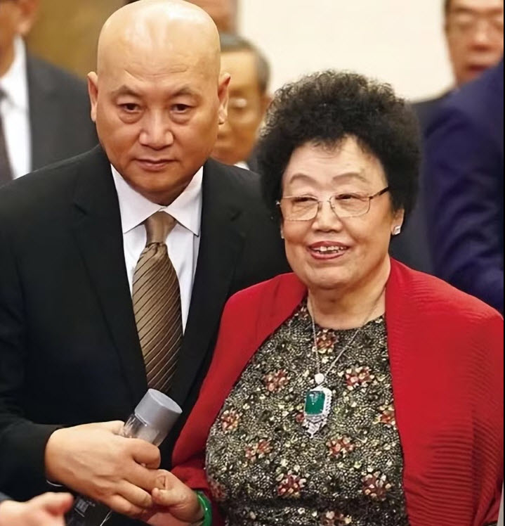 Bà Trần Lệ Hoa chia sẻ chưa từng nói đùa với chồng, họ luôn tôn trọng nhau.