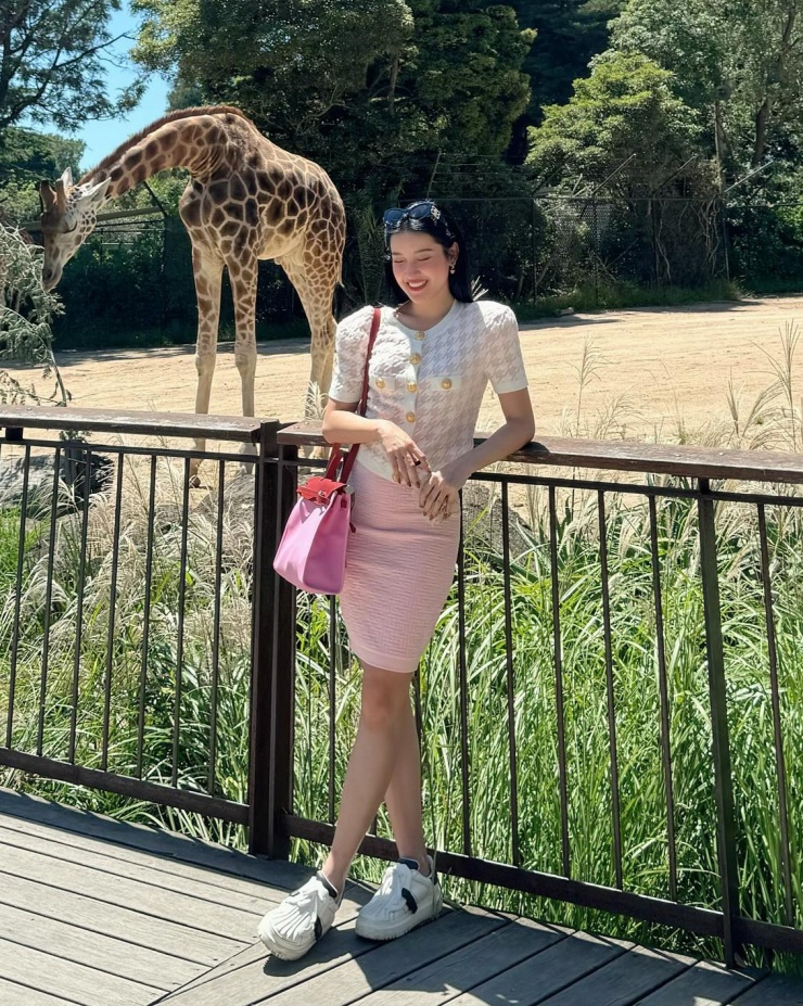 Bộ sưu tập giày dép xa xỉ của á hậu Huyền My - 3