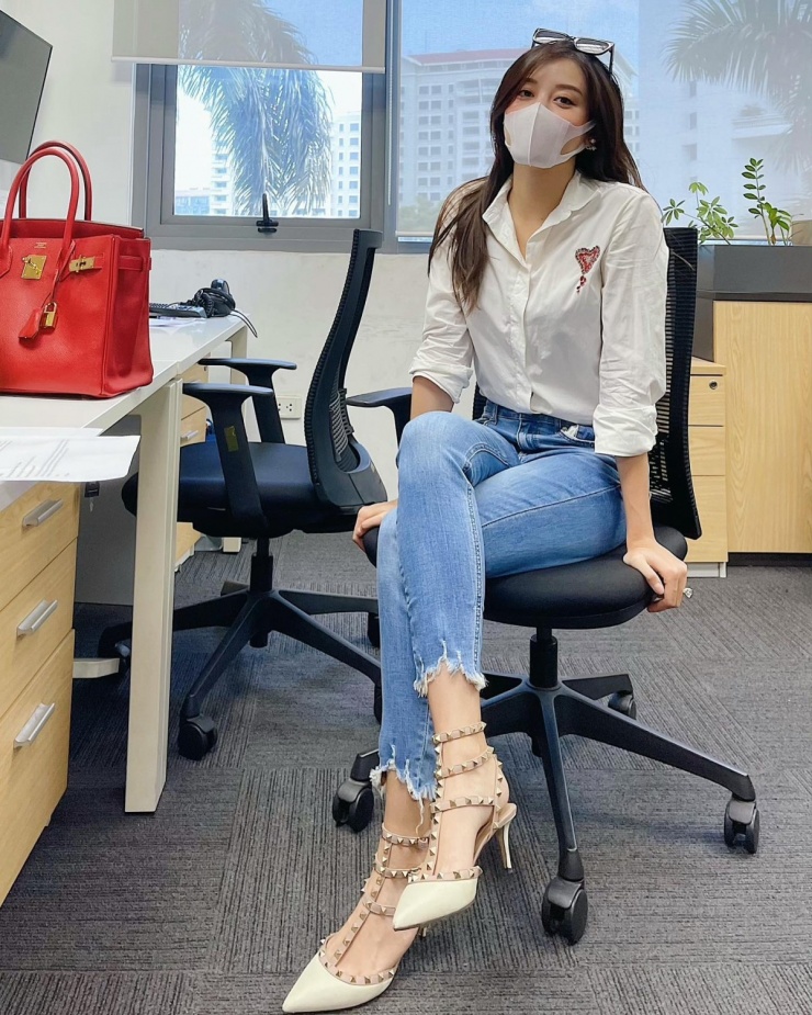 Bộ sưu tập giày dép xa xỉ của á hậu Huyền My - 5