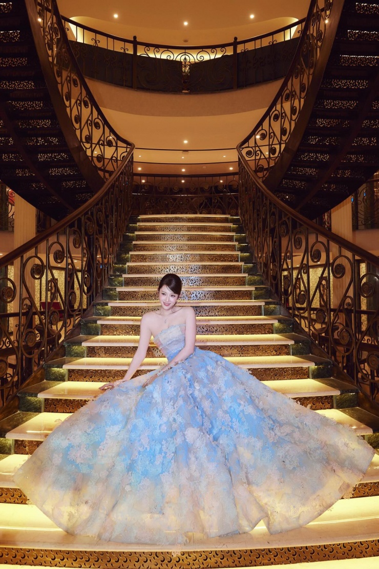 Ảnh sao 9/4: Lê Phương kỷ niệm 10 năm gặp ông xã kém tuổi - 2