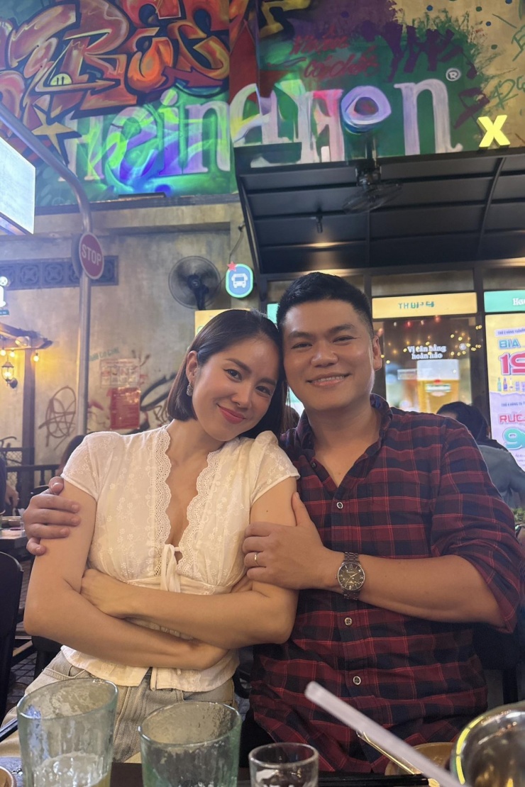 Ảnh sao 9/4: Lê Phương kỷ niệm 10 năm gặp ông xã kém tuổi - 1