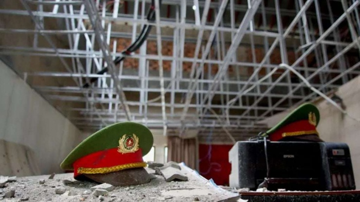 Những chiếc mũ giả mạo cảnh sát Việt Nam trong một trong nhiều căn phòng tại Royal Hill Casino. Nguồn ảnh: BBC.