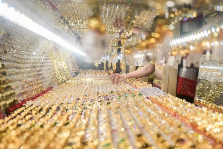 Goldman Sachs dự báo giá vàng có thể đạt 5.400 USD/ounce cuối năm 2026 nhờ nhu cầu từ các ngân hàng trung ương và chính sách lãi suất nới lỏng. Ảnh: Nguyễn Huế