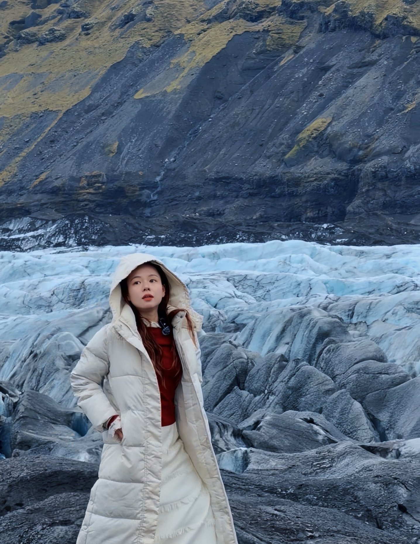 Thảo Vân trong hành trình vào động băng ở Iceland