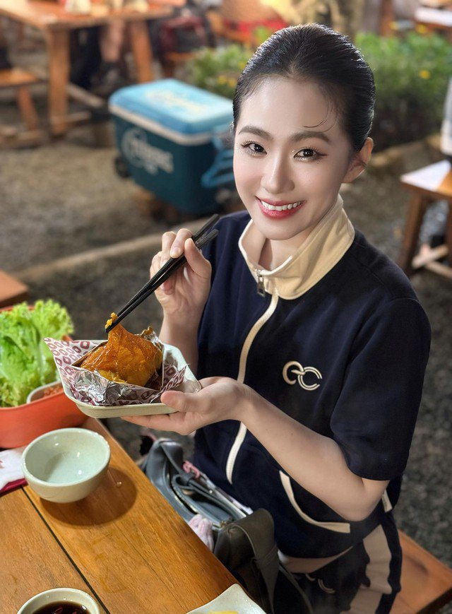 Nữ ca sĩ người Việt gốc Hoa gây chú ý ở tuổi 42 - 1