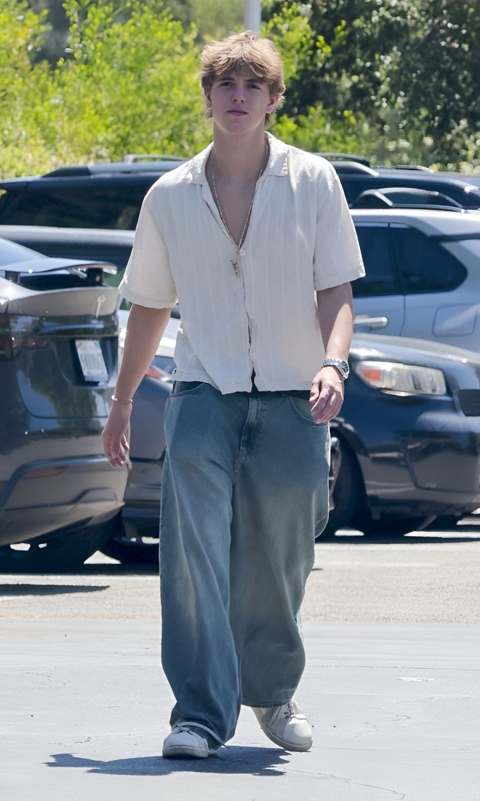 Ngoại hình hai con trai cao hơn 1,9 m của Britney Spears - 3