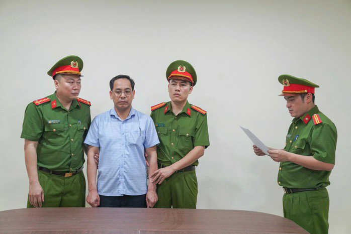 Cơ quan CSĐT Công an tỉnh Phú Thọ ra quyết định khởi tố bị can và lệnh bắt bị can để tạm giam đối với Trần Thu Đông, Hiệu trưởng Trường Phổ thông dân tộc nội trú THCS và THPT Yên Lập, tỉnh Phú Thọ. Ảnh: CACC