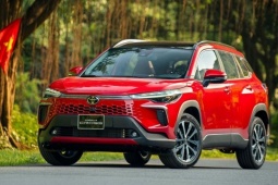 Toyota Corolla Cross 1.8V máy xăng khác gì bản hybrid khi chênh tới 85 triệu đồng?