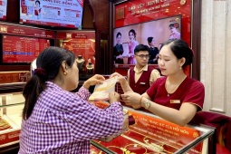 Giá vàng lao dốc, 'phố vàng' vắng tanh, Bảo Tín Minh Châu bán hàng kiểu mới