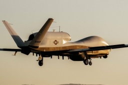 UAV hơn 200 trăm triệu USD của Mỹ mất tích, nghi rơi gần Iran